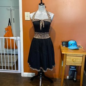 Pinupdress leopard details